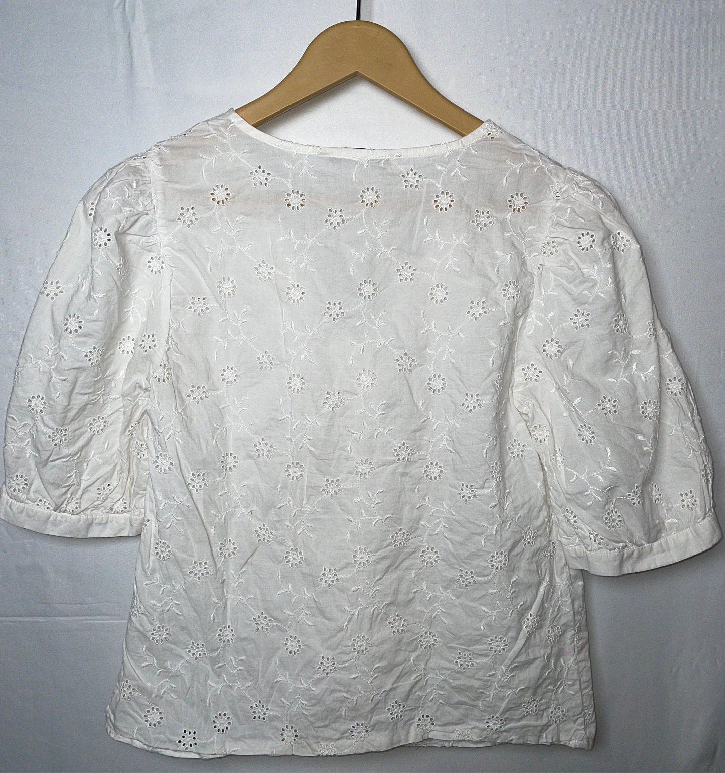 Tu White Floral Button Down Blouse – Small