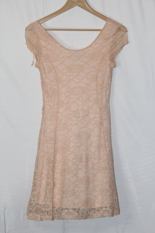 New Look Peach Lace Dress (Small, Good Condition)