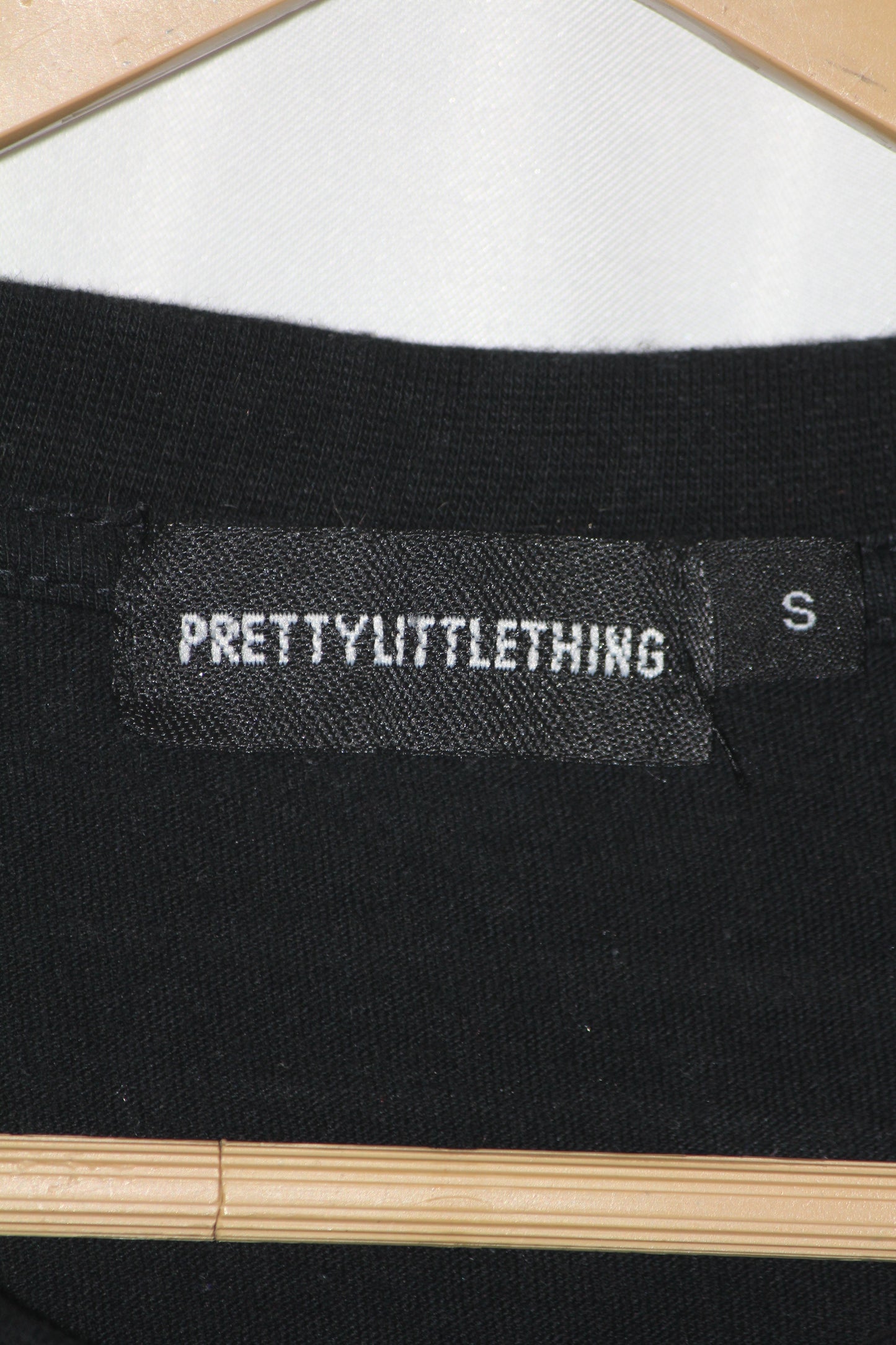 Black Half Sleeve T-Shirt – Pretty Little Thing (Small)