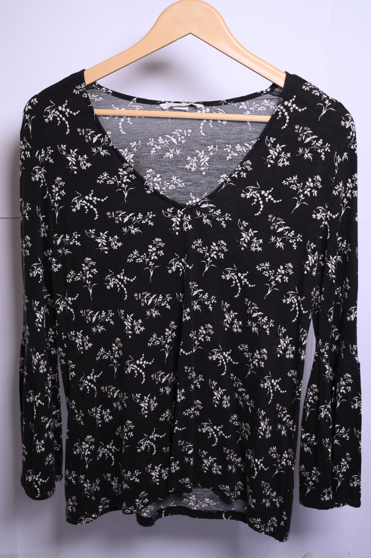 H&M Black Blouse with White Flowers – Medium, Excellent Condition