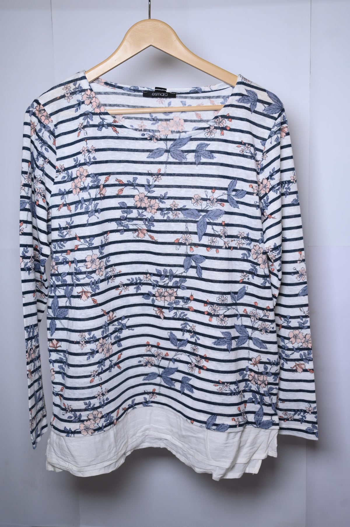 Esmara White Sweatshirt with Blue Flowers - Large