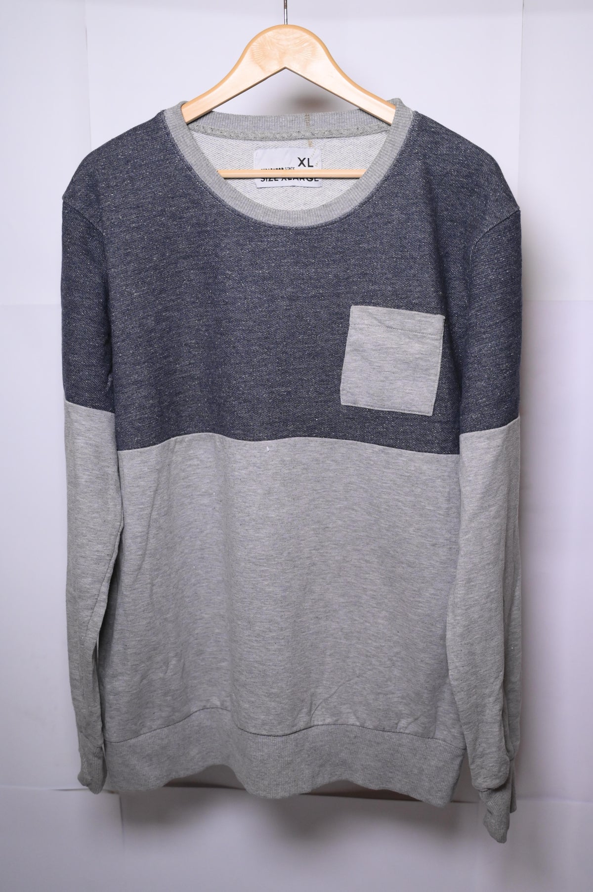 Cedarwood State Grey XL Sweatshirt with Front Pocket – Excellent