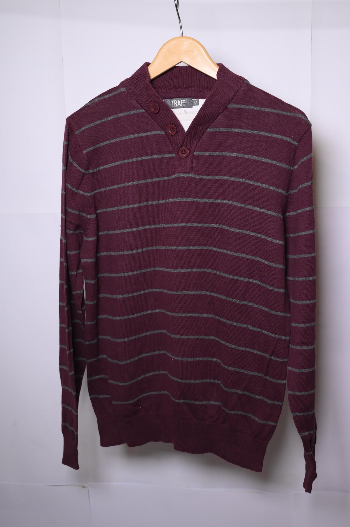 Trait Maroon Medium Sweatshirt with Grey Stripes – Excellent