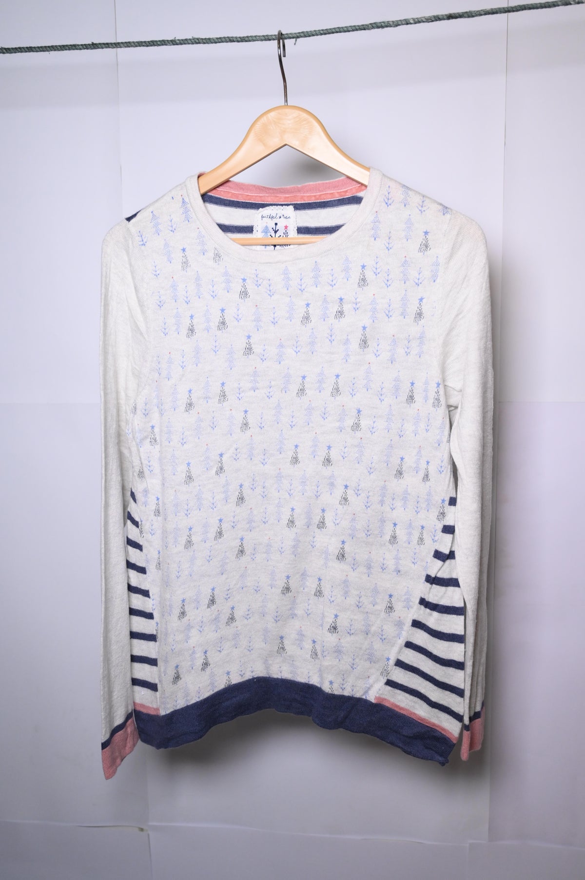 Mantaray White and Blue Sweatshirt