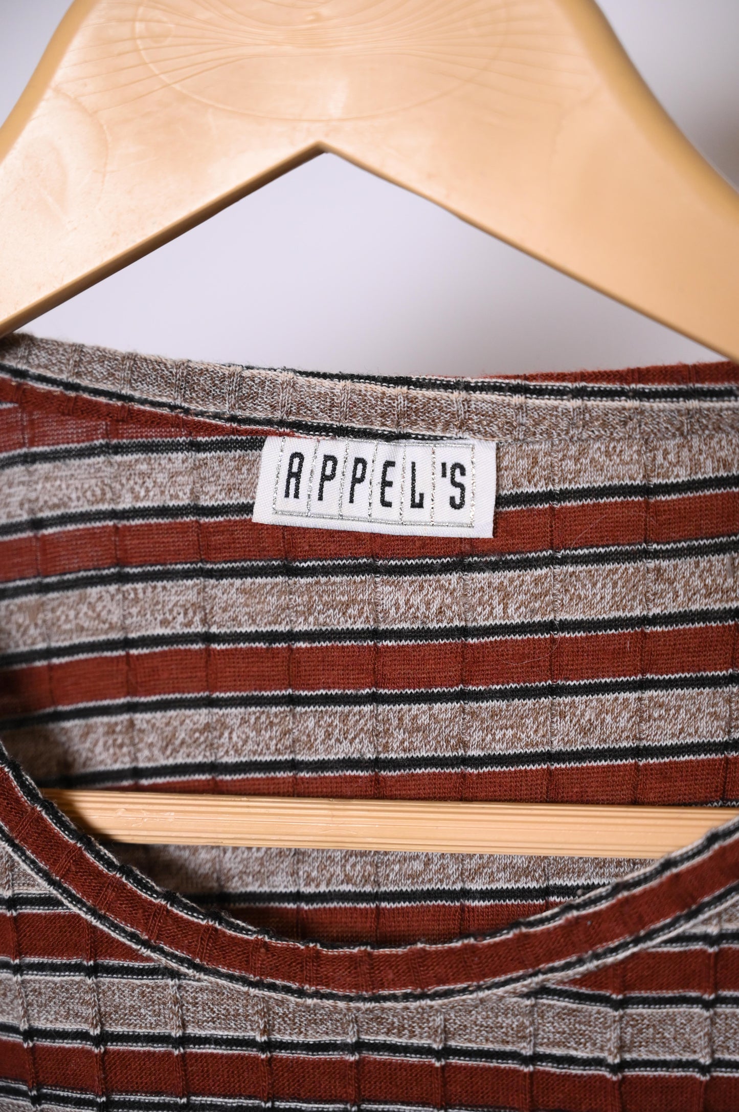 Appel's grey & brown Sweatshirt (Medium)