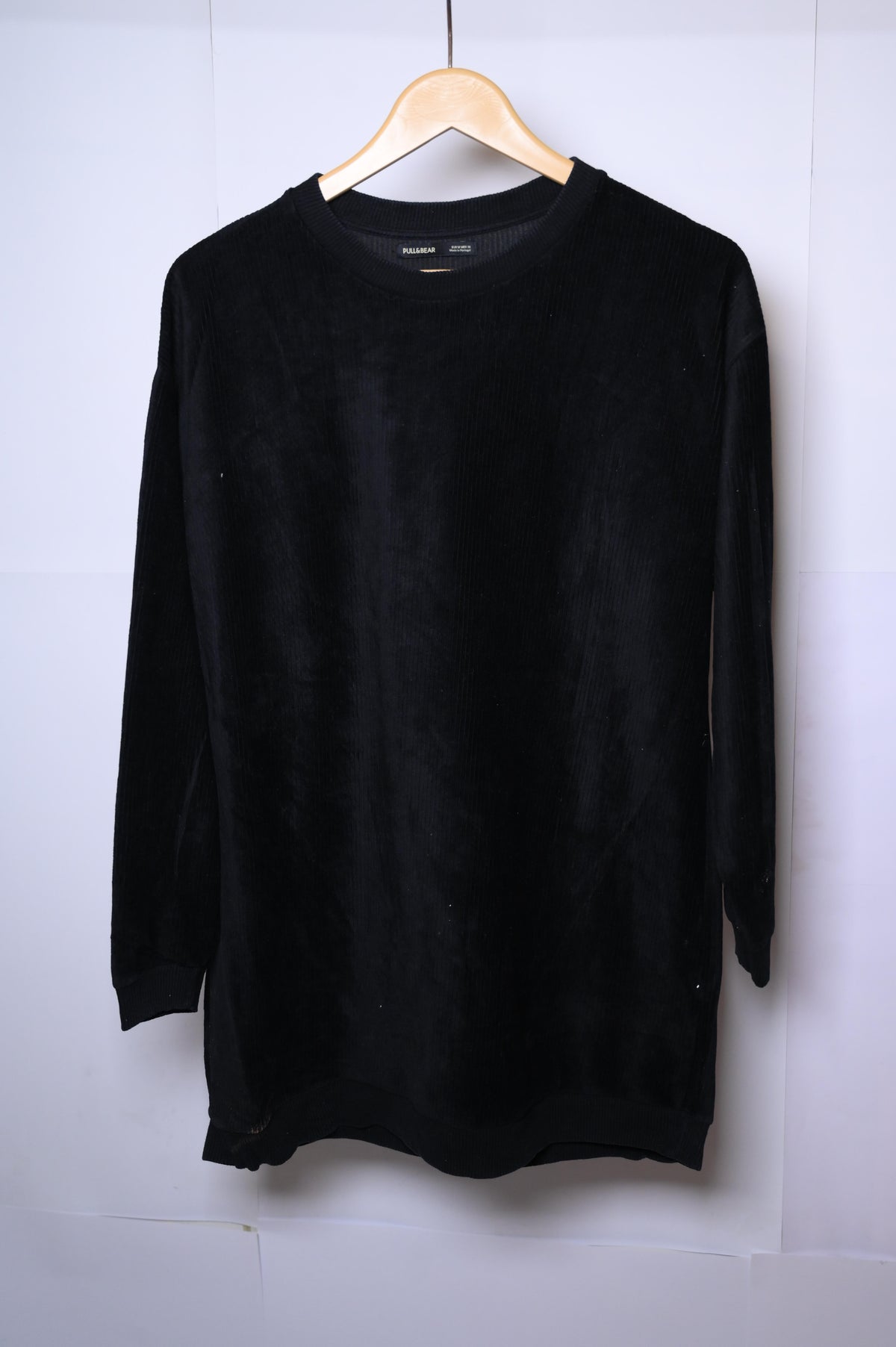 Pull & Bear Sleek Black Full-Sleeve SweatShirt