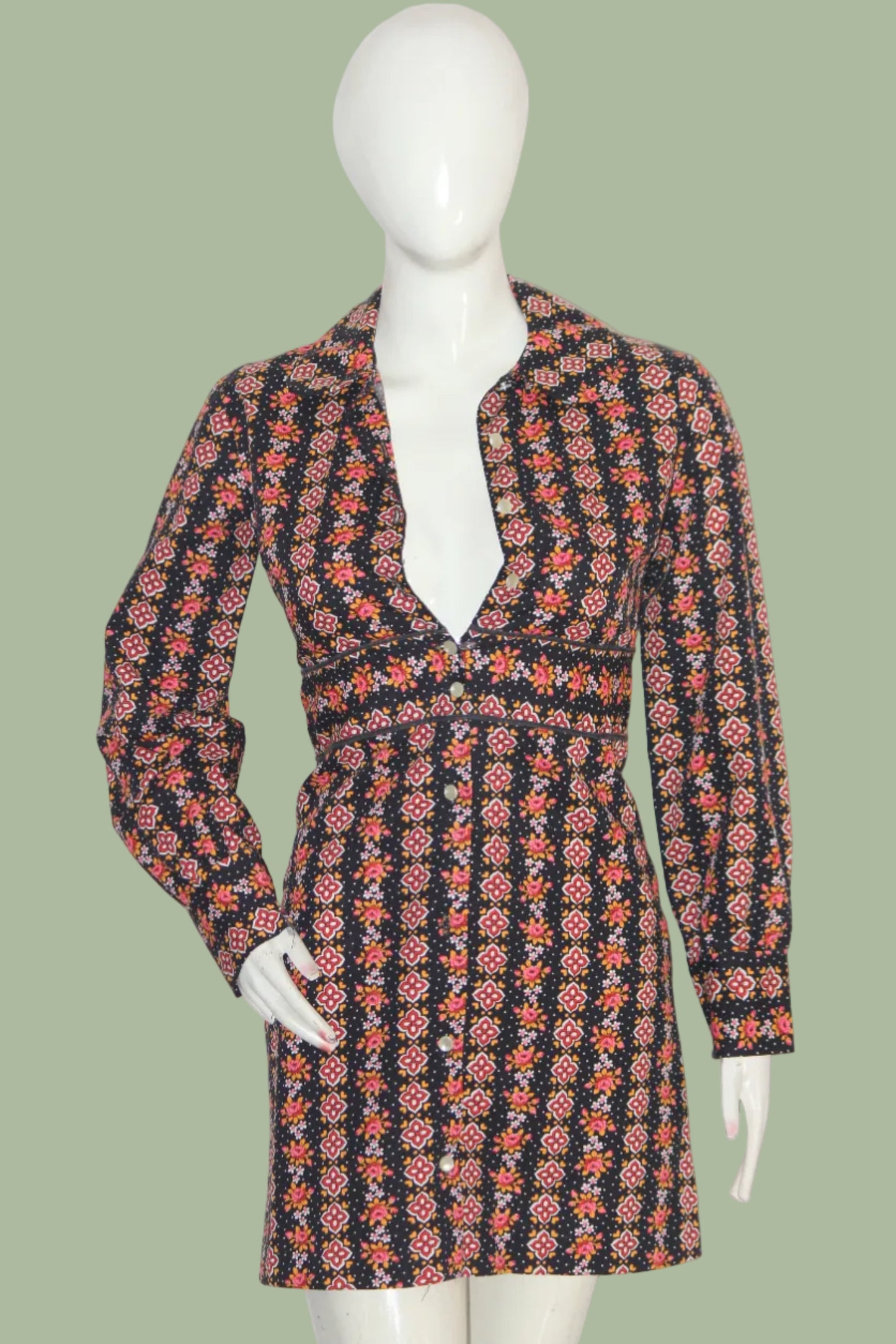 Darursh Medium Black Cotton Floral Blouse