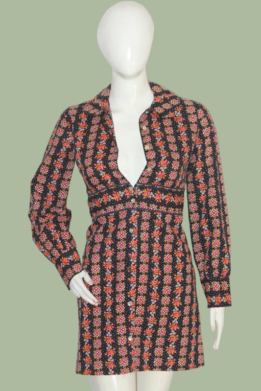 Darursh Medium Black Cotton Floral Blouse