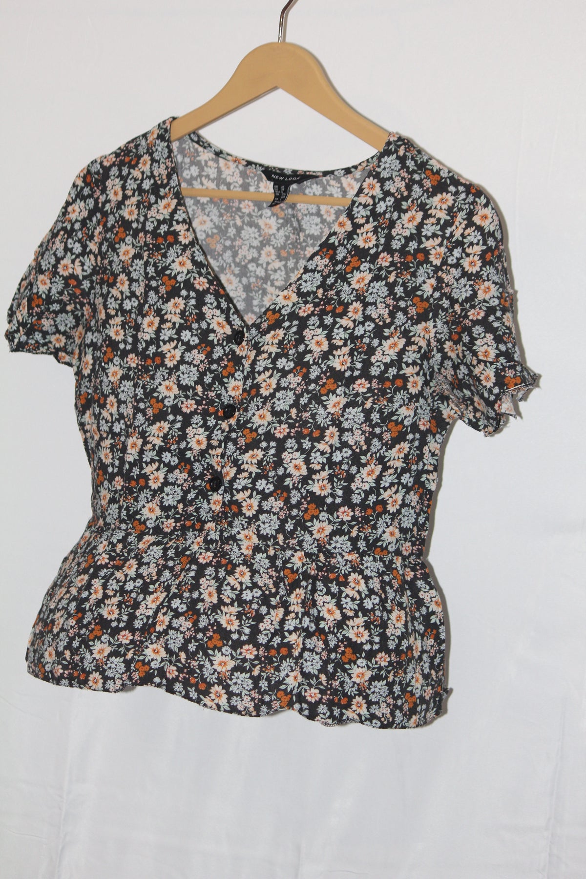 New Look Black Floral Button-Down Crop Top - Medium