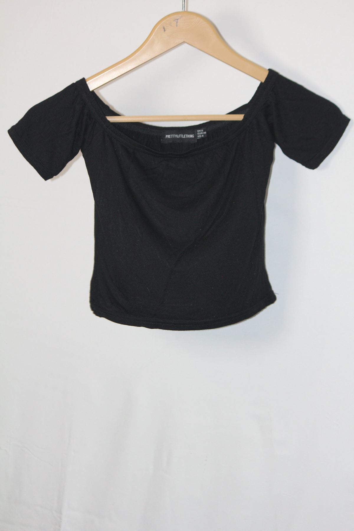 Pretty Little Thing Black Half-Sleeve Crop Top - Small