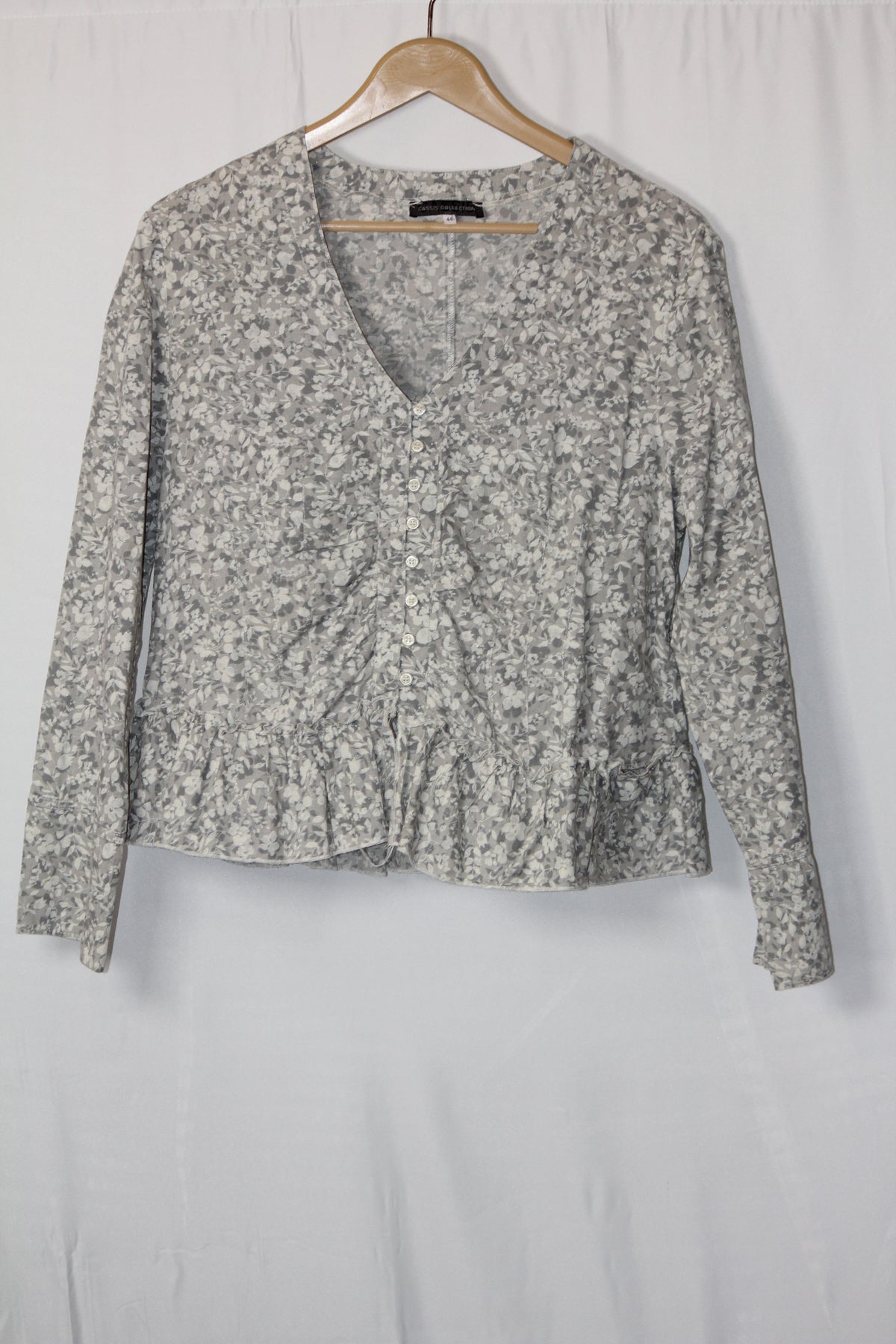 Cassis Collection Floral Gray White Blouse - Medium
