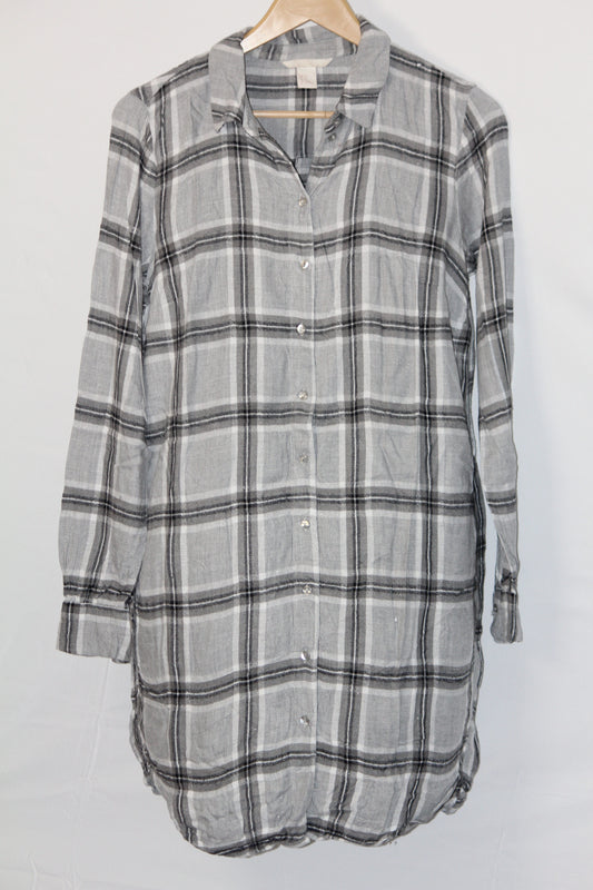 Classic Grey – H&M Grey Button Down Shirt with White Lining