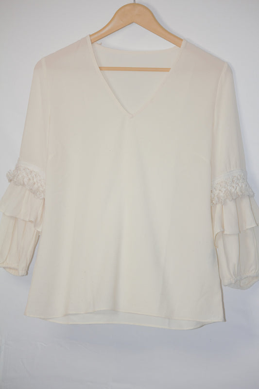 Vintage Charm: Embroidered Off-White Blouse-Medium