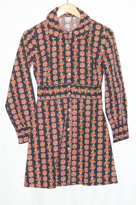 Darursh Medium Black Cotton Floral Blouse