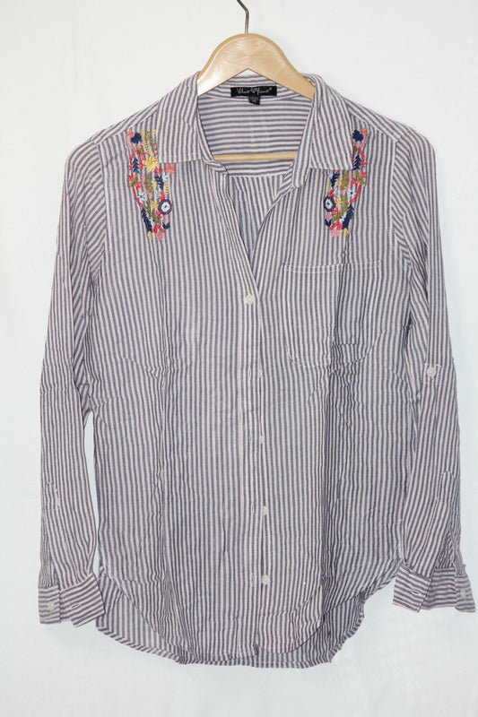 Velvet Heart Grey and Off White Button Down Shirt