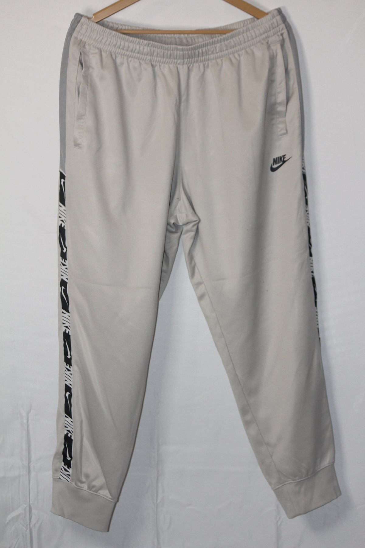 Nike ComfyFit Sweat Pants – Off White