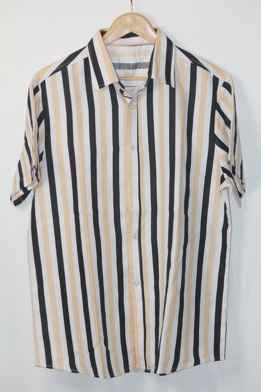 Thriftyfy White Multi-Stripe Half Sleeve Shirt – Small (Men)