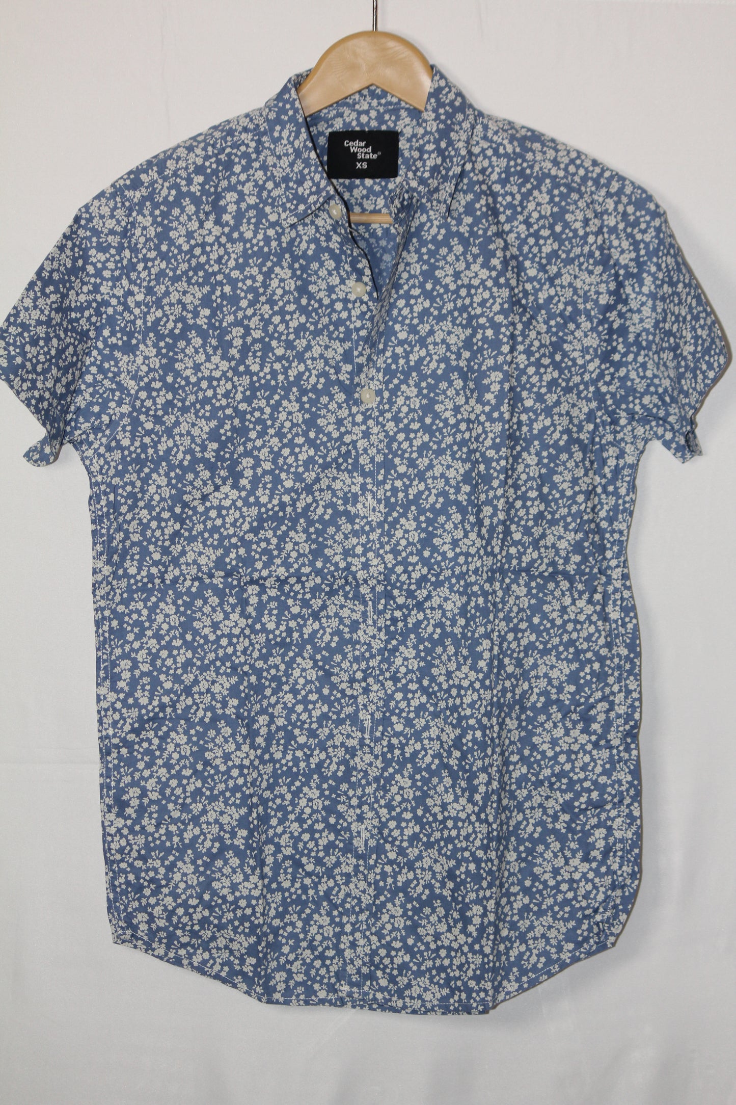 Cedar Wood State Blue Floral Button Down Shirt – XS (Men)
