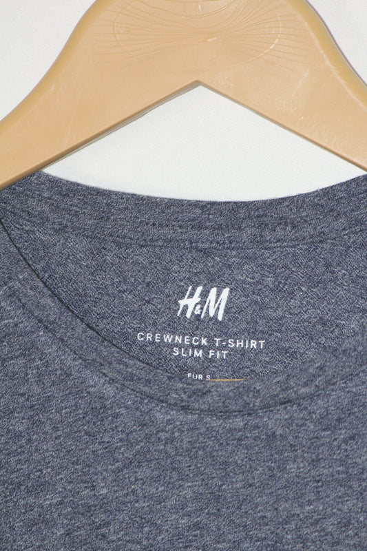 H&M Gray T-Shirt – Small