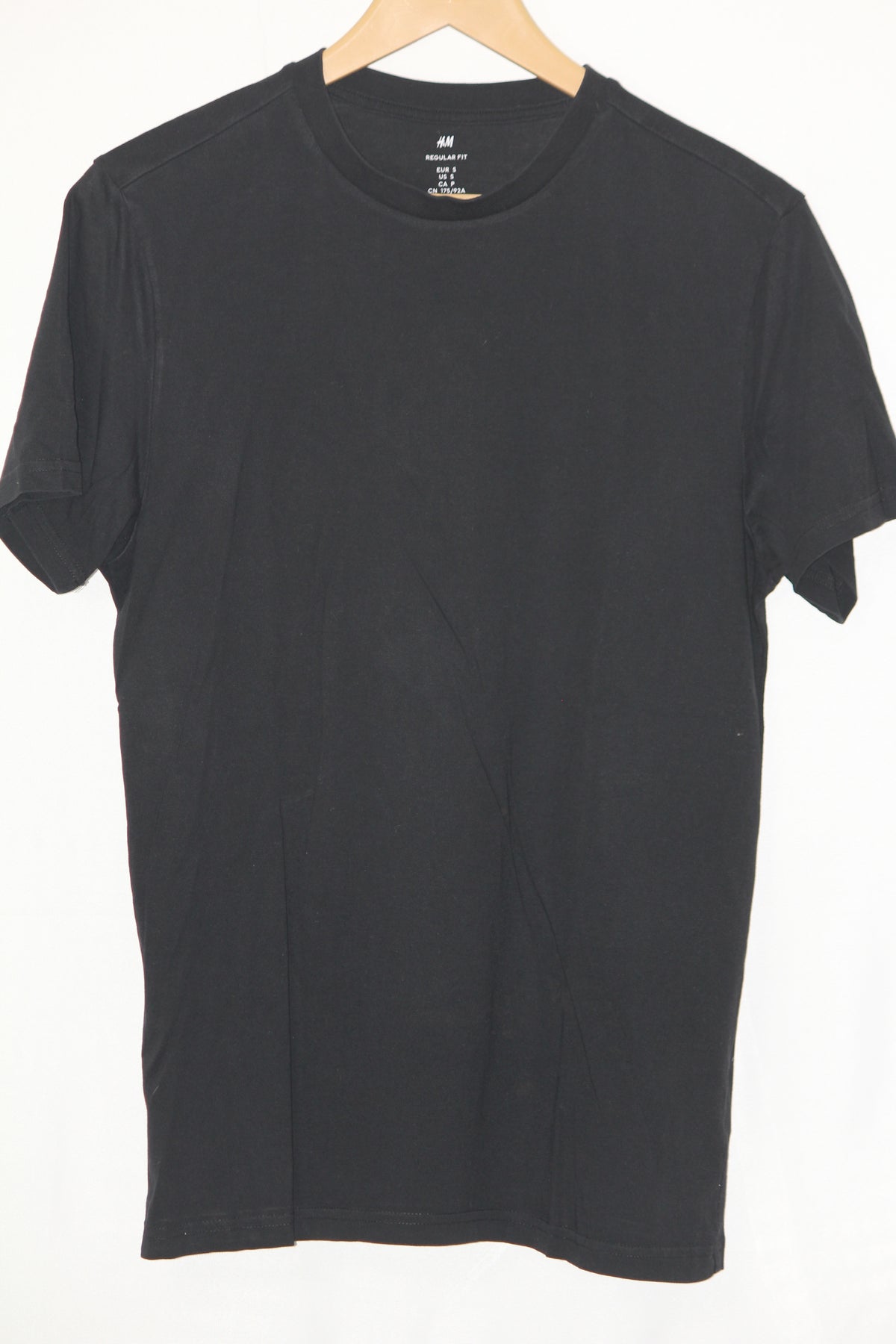 H&M Black T-Shirt – Small