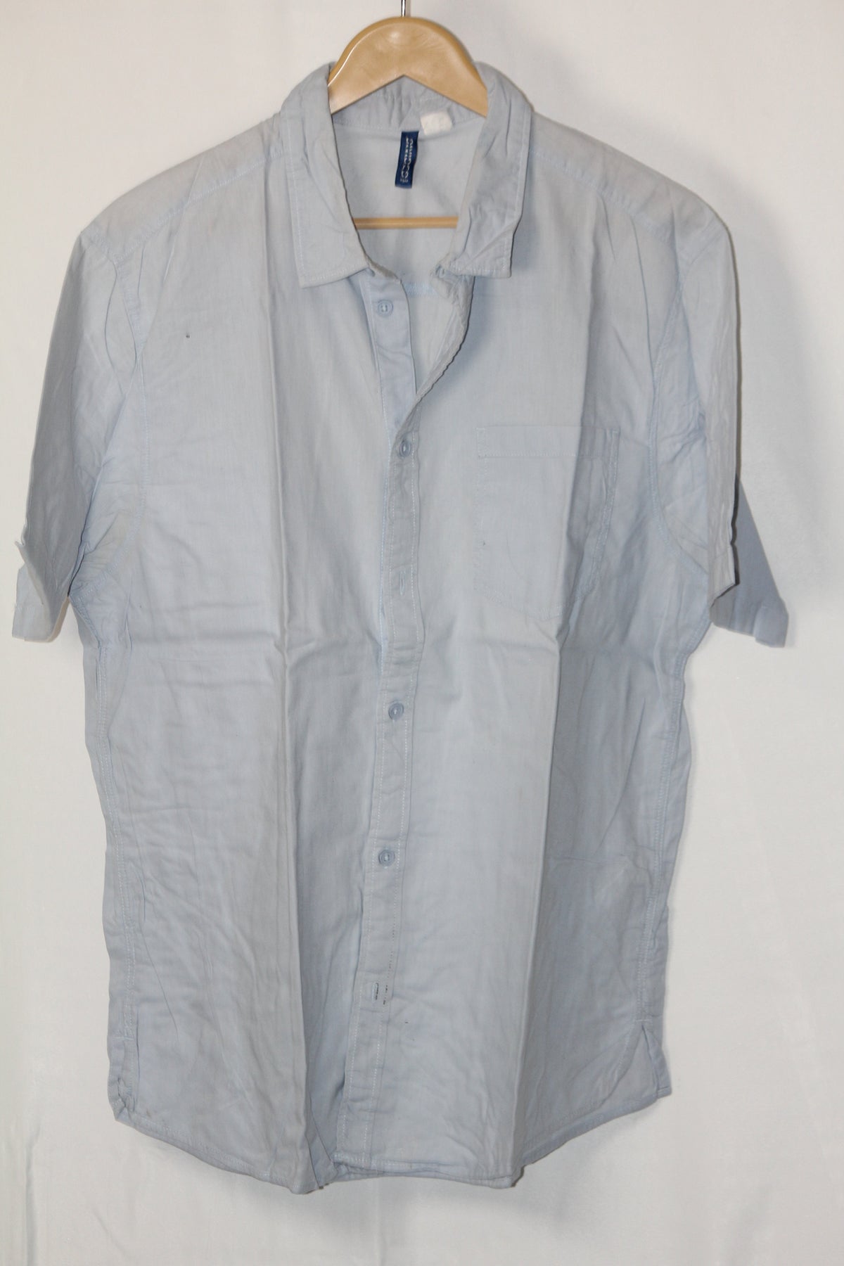 Light Blue Half Sleeve Button-Down Shirt – H&M (Large)