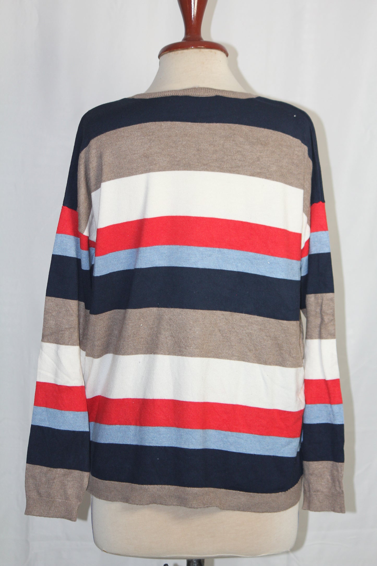 Pebble Bay Blue, White & Red Striped Sweatshirt (Large)