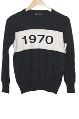 Xin Yi Zu Wears Medium Black and White Sweatshirt
