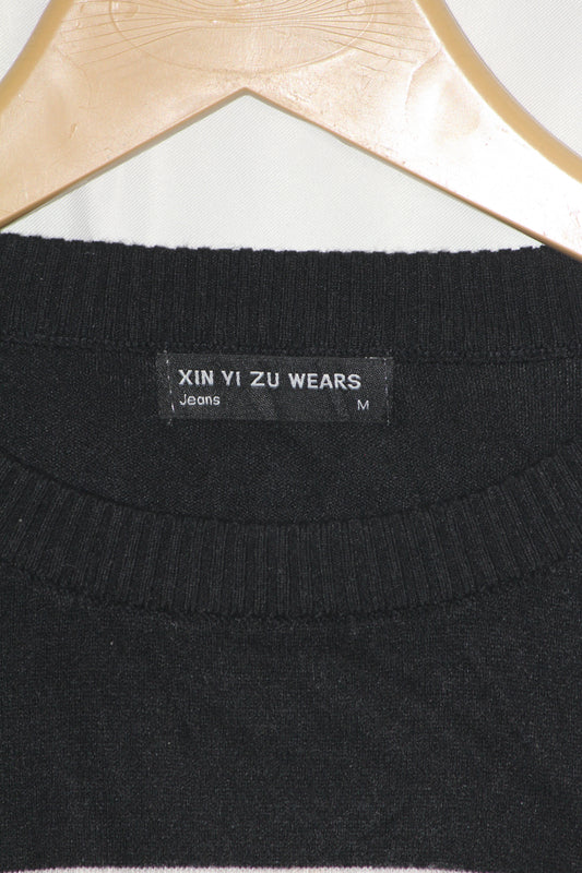 Xin Yi Zu Wears Medium Black and White Sweatshirt