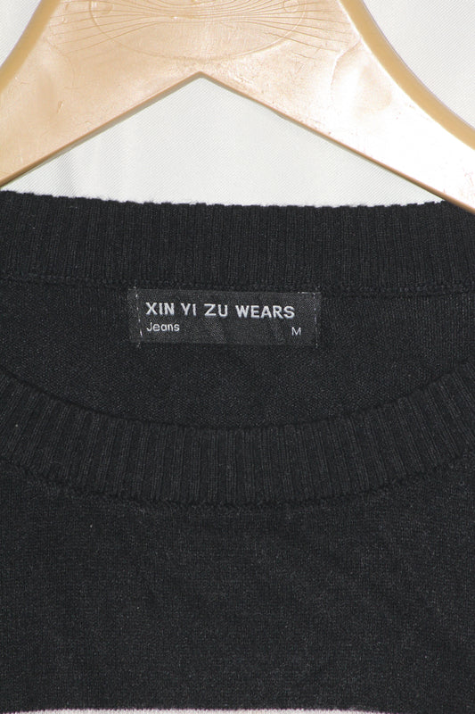 Xin Yi Zu Wears Medium Black and White Sweatshirt