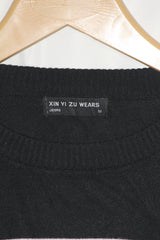 Xin Yi Zu Wears Medium Black and White Sweatshirt