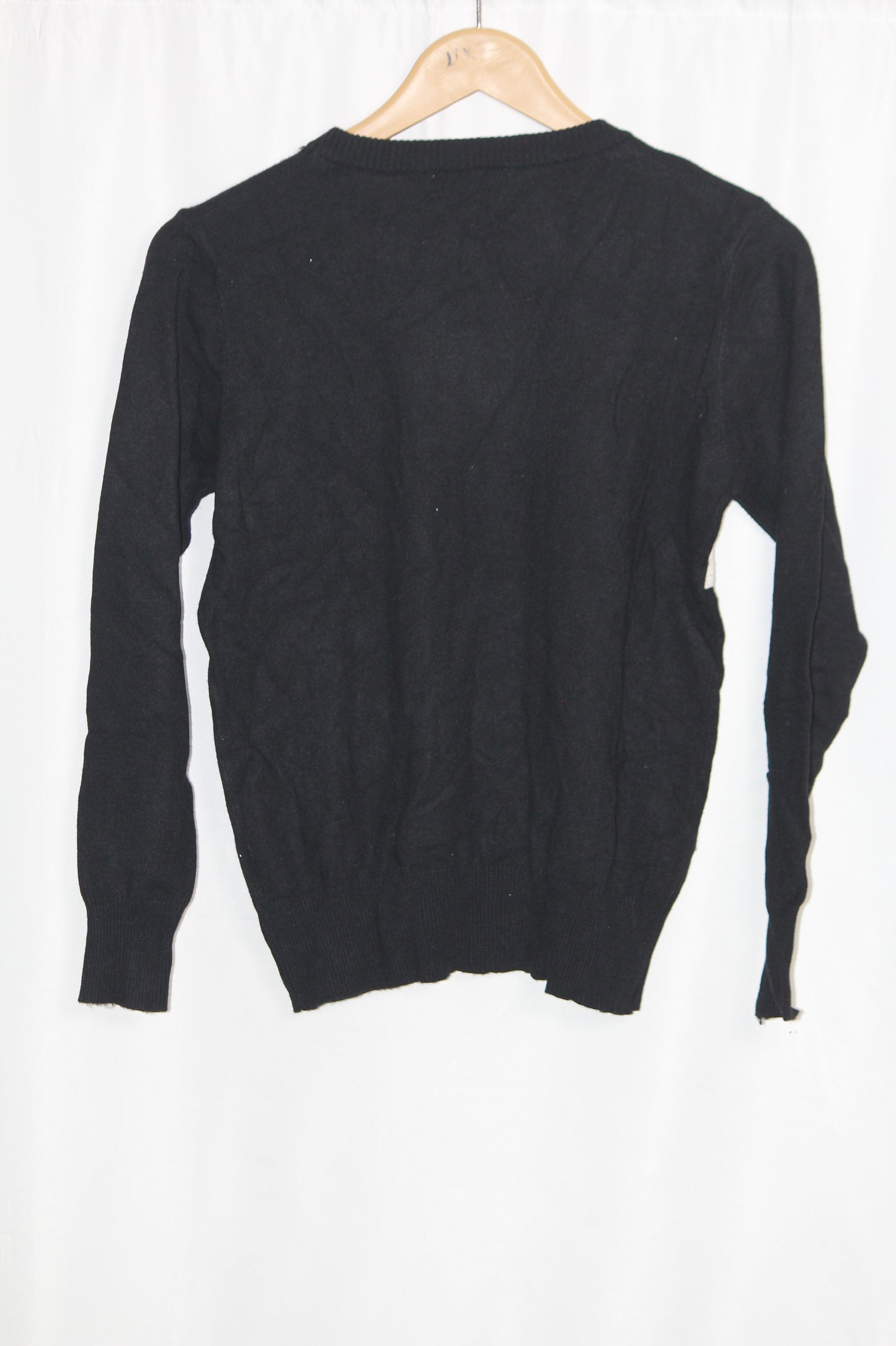 Xin Yi Zu Wears Medium Black and White Sweatshirt