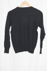 Xin Yi Zu Wears Medium Black and White Sweatshirt