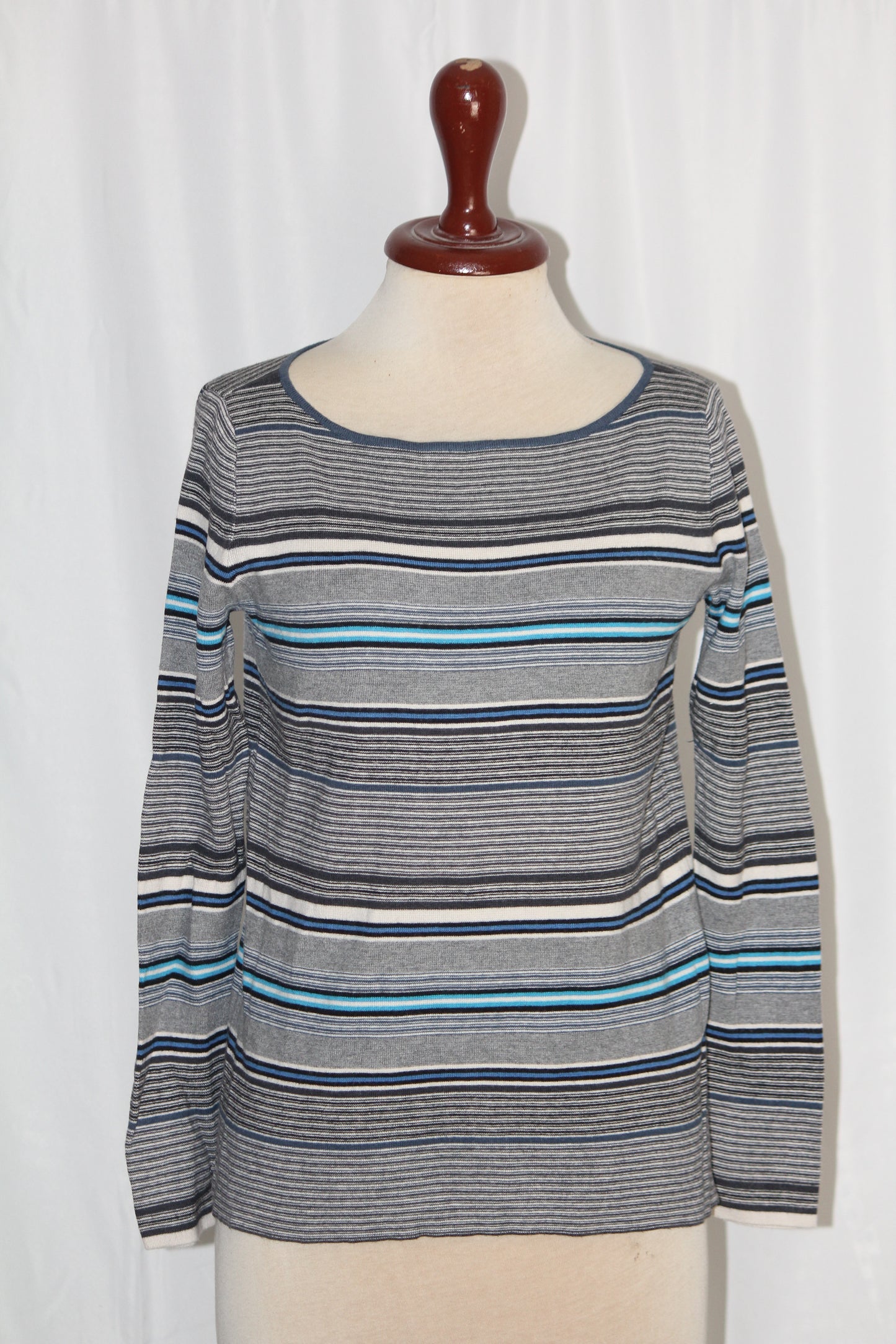 GAP Grey Sweater- Small
