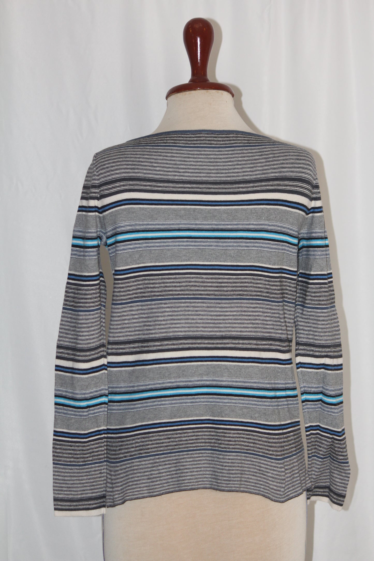 GAP Grey Sweater- Small