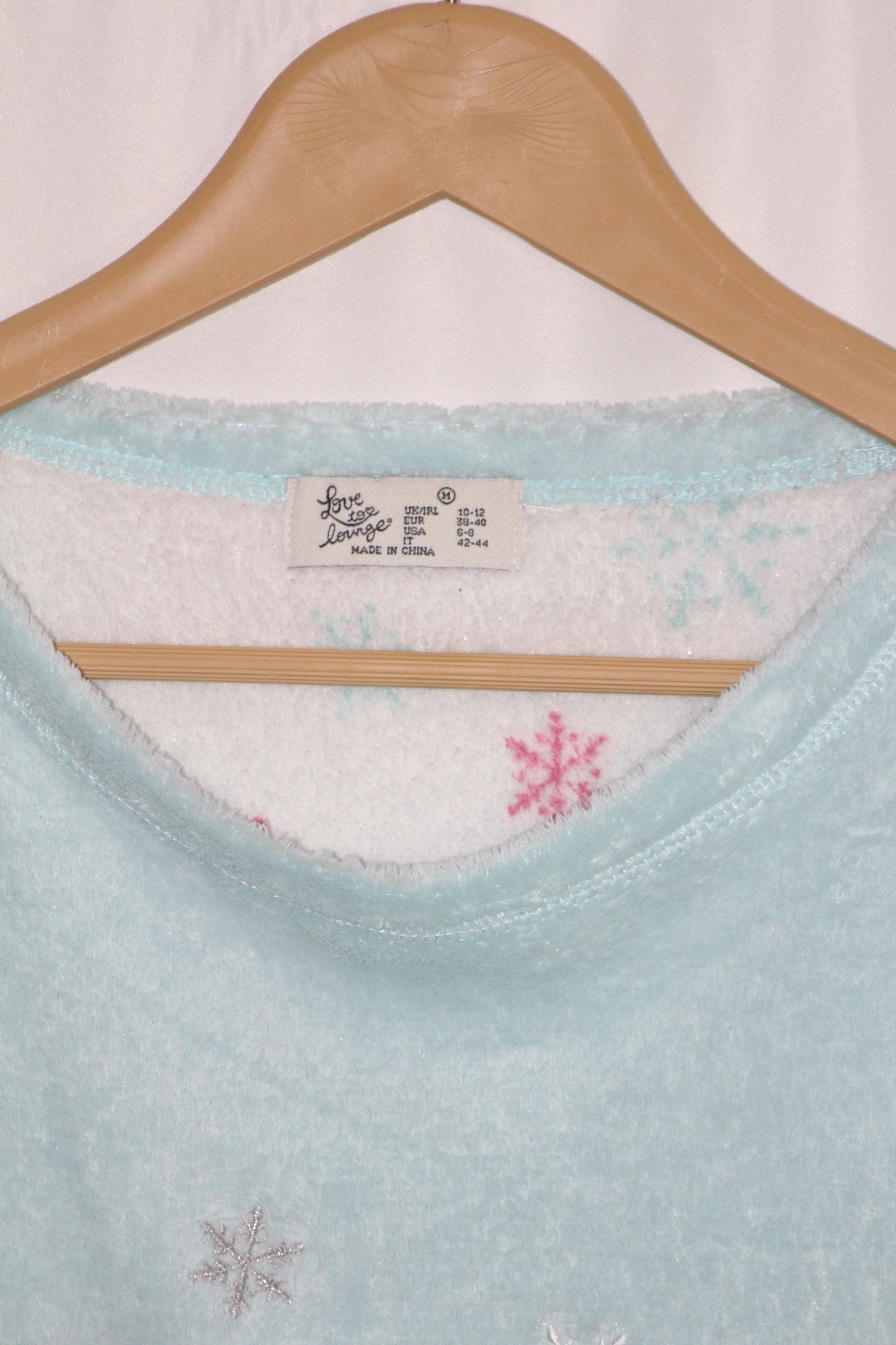 Pink Snow flakes Print Cozy Sweater – Love to Lounge