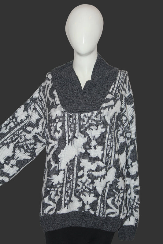 ThriftyFy Grey & White Sweater – Medium