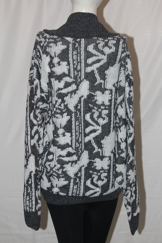 ThriftyFy Grey & White Sweater – Medium
