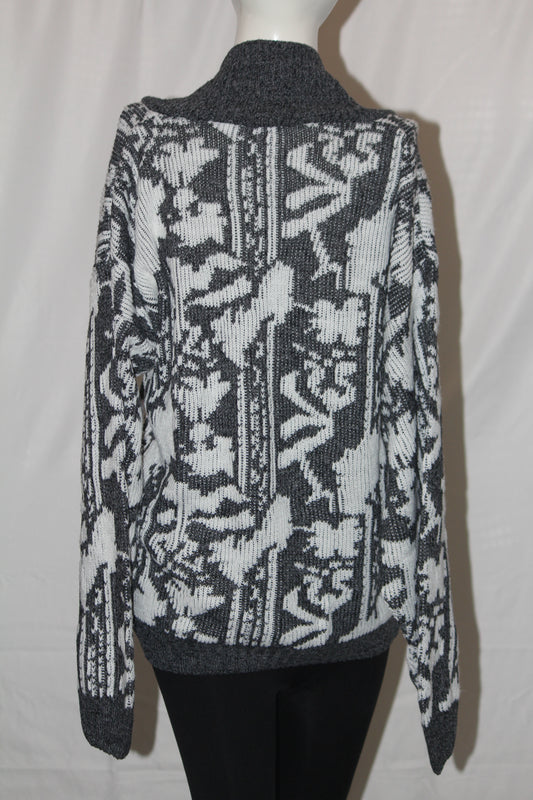 ThriftyFy Grey & White Sweater – Medium