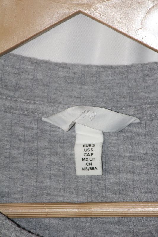 H&M Grey StretchFit Sweatshirt – Small