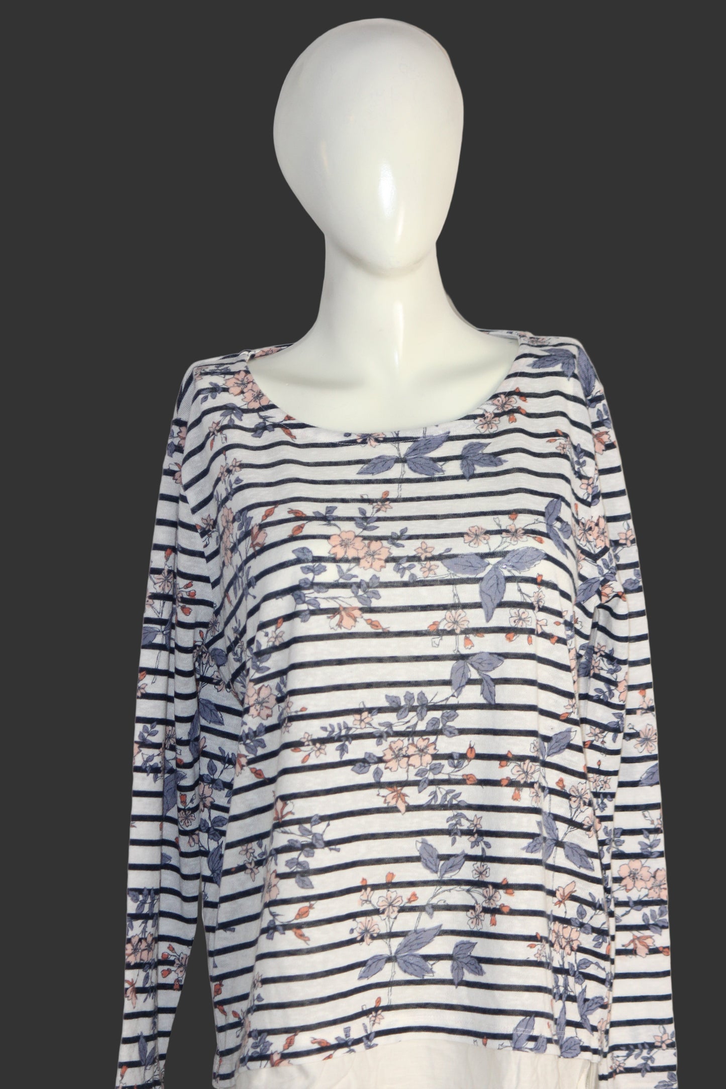 Esmara White Floral SoftTouch Sweatshirt – Large