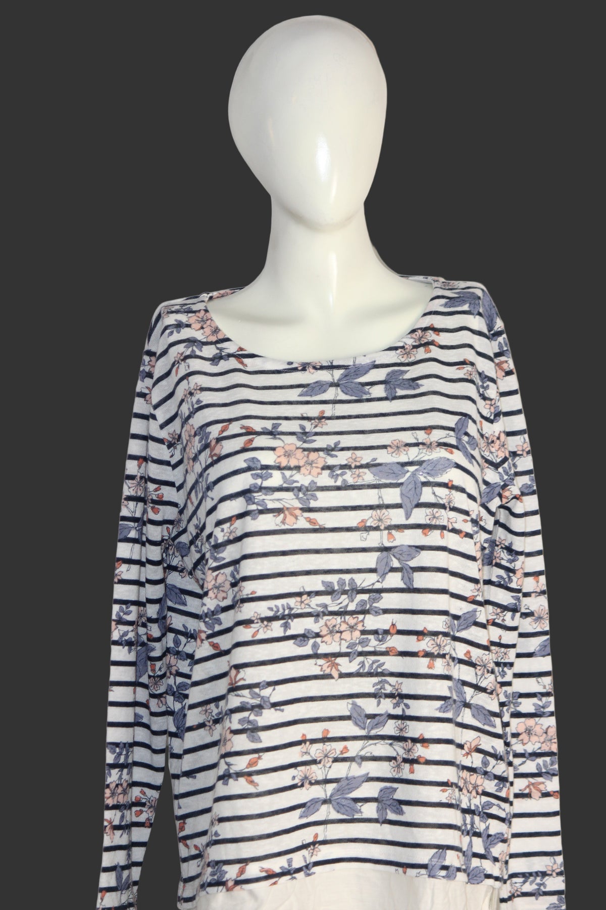 Esmara White Floral SoftTouch Sweatshirt – Large