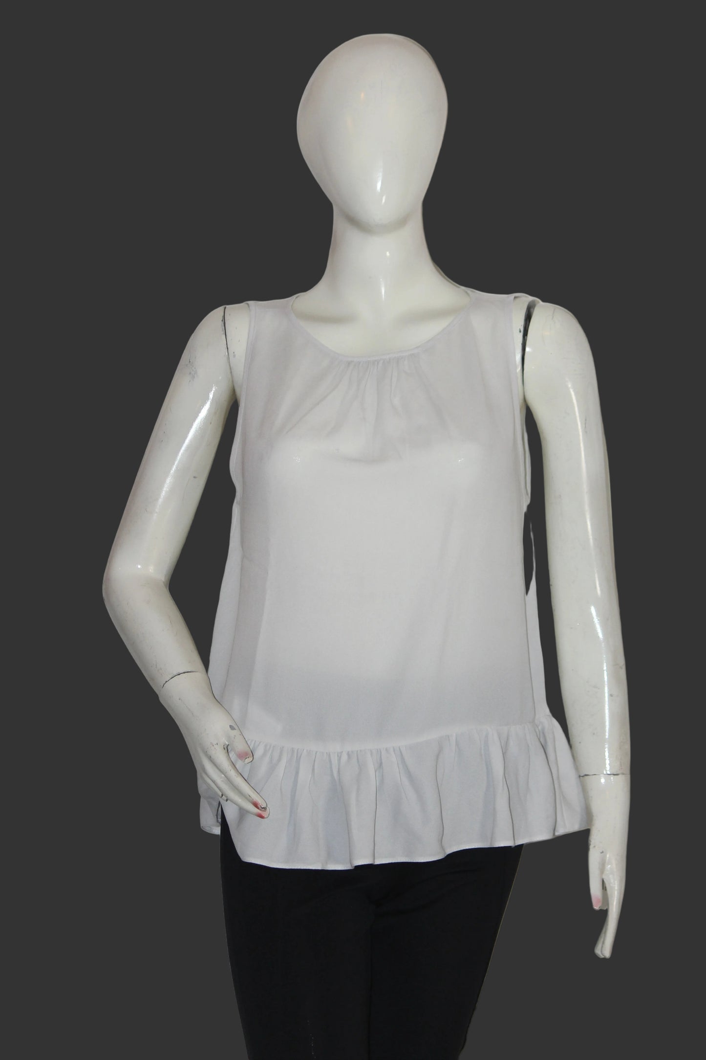 Thriftyfy White Tank Top – Medium (Clean Minimal Look)