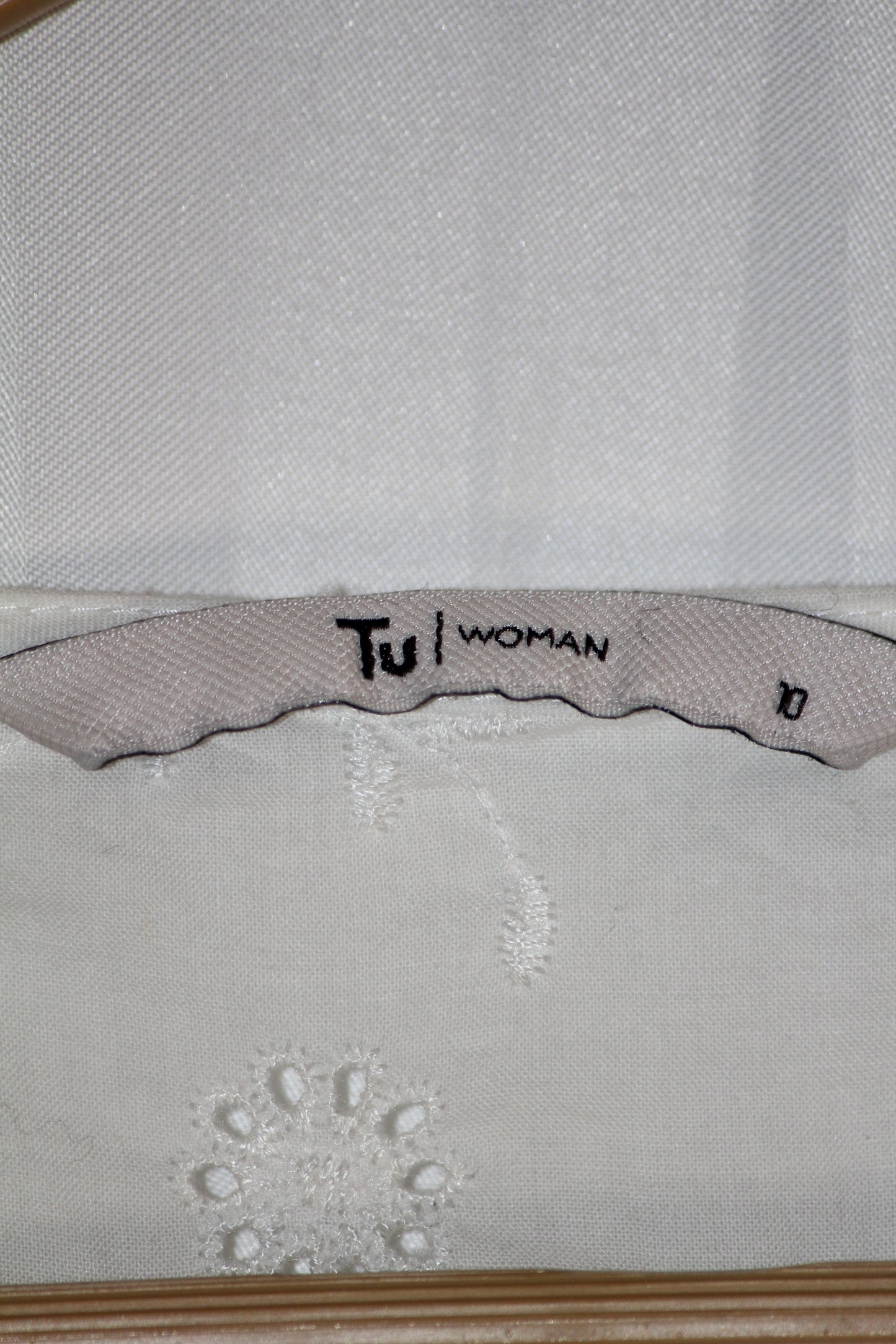 Tu White Floral Button Down Blouse – Small