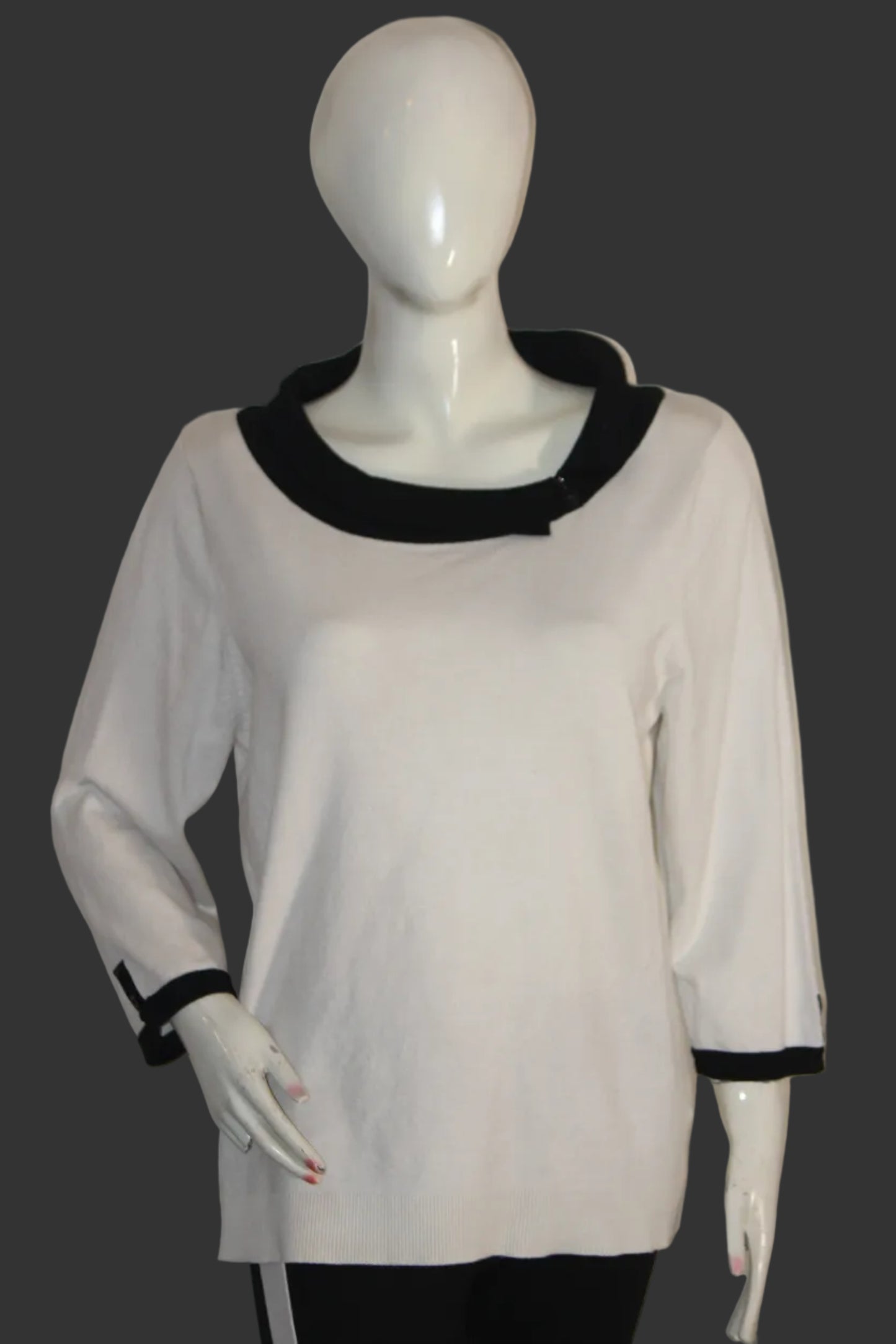 Thriftyfy Full-Sleeve White Winter Blouse with Black Collar – Classic Elegance Redefined