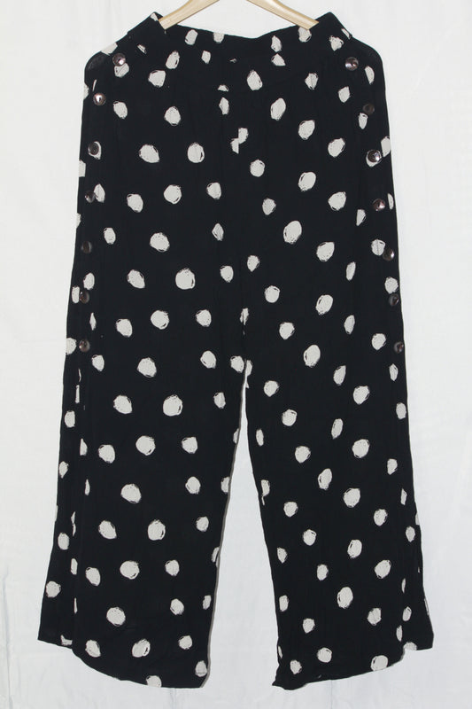 Very Black & White Open-Style Palazzo Pant (Medium)